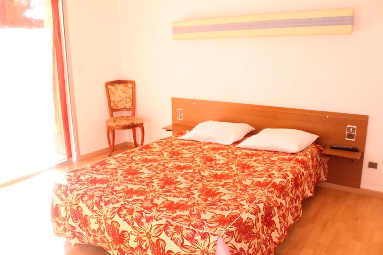 Hotel Restaurant La Garenne Tresserre Quarto foto